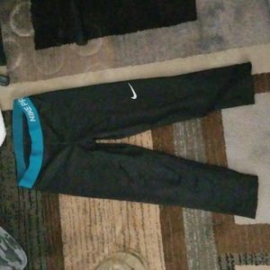 Nike pro capris leggings